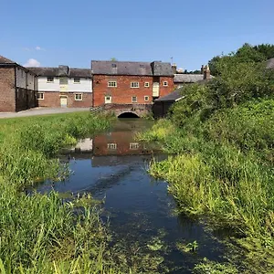 https://hyde-mill.cambridgehotelsuk.com